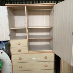 ミッキーマウスの洋服タンスの画像