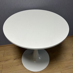 ラウンドカフェテーブル　チェア　ホワイトの画像