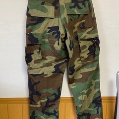 迷彩柄パンツの画像