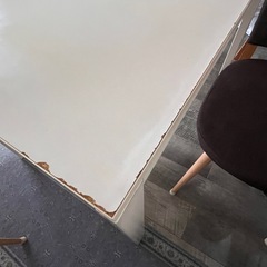 IKEAダイニングテーブル（正方形）の画像