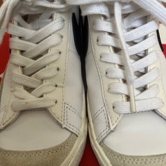 ［お早いお取引き希望］NIKE   スニーカー23センチの画像