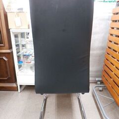 ① ニトリ ダイニングチェア ブラック 座面高45㎝ 幅45㎝×奥行53.5㎝×高さ103㎝ 合皮 食卓椅子 西岡店の画像