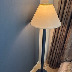 フロアスタンドライトの画像