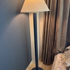 フロアスタンドライトの画像