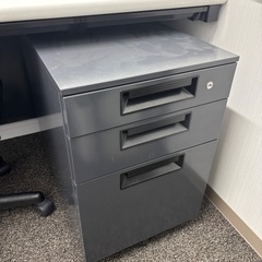 【急募】デスク・椅子・キャビネットセットの画像