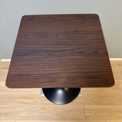 1人用テーブルと椅子セットの画像