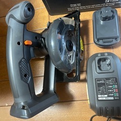 丸鋸　カインズ　CAINZ　充電器、バッテリー付きの画像