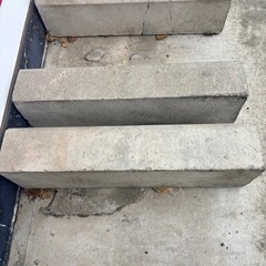 車どめ・縁石（コンクリート）　2本の画像