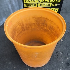 【中古】【店頭引取限定】ｽｲｺｰ　M型丸型容器　農機具　9680円の画像