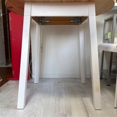 ダイニングテーブルの画像