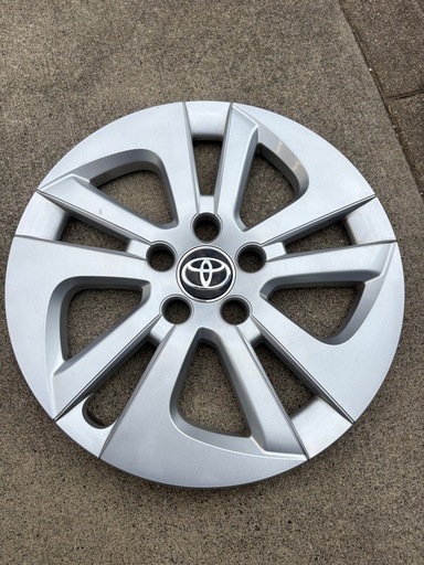 50プリウス ホイールキャップ　15インチ 1枚 トヨタ 50プリウス 15インチ 純正 中古 フルホイールキャップ 