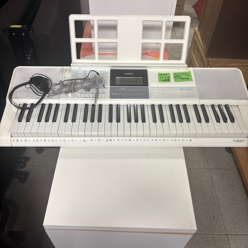 ★新入荷 電子ピアノ 鍵盤 CASIO 2019年製 LK-516 マイク・ヘッドフォン付き ピアノ