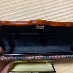 和なバッグとがま口財布の画像