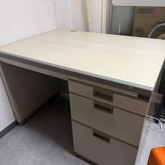 オフィスデスクの画像