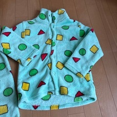 クレヨンしんちゃん　フリースパジャマ　120の画像