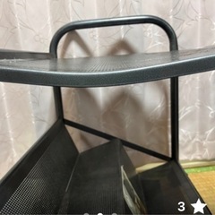 イスとテレビ台の画像