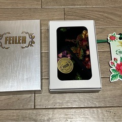 新品未使用ギフトボックス入り★フェイラー（FEILER）黒×お花柄 タオルハンカチ　25×25㎝の画像