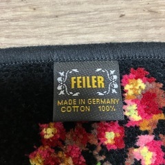 新品未使用ギフトボックス入り★フェイラー（FEILER）黒×お花柄 タオルハンカチ　25×25㎝の画像