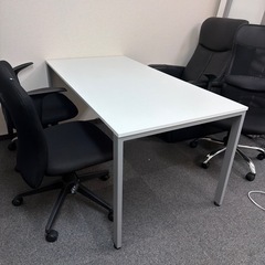 長方形型デスクの画像