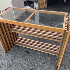 ガラステーブル　デスクの画像