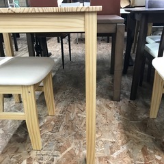 ジャングルジャングル貝塚店　ダイニングセット　2人用　木　木目　茶色　イス　テーブル　机　チェア　正方形　コンパクト　シンプル　オシャレ　家具　インテリア　中古　貝塚市　二色浜の画像