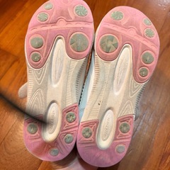 女の子スニーカーの画像