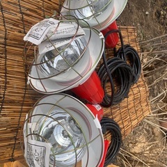 【新品 3台セット】作業灯 クリップライト 200W 屋外用 防雨型 電球付き 投光器 現場照明の画像