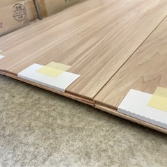 未使用フローリング材　まとめて　30箱‼️の画像