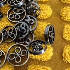 特価　レトロ　高級　ビンテージボタン18個　メタルシルバーの画像