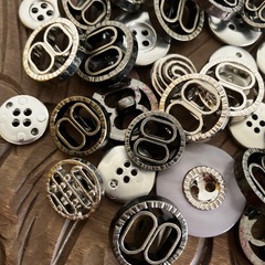 メタルボタン　ほか50個の画像