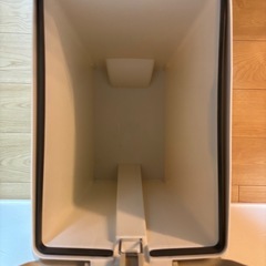 ペダル式ゴミ箱の画像