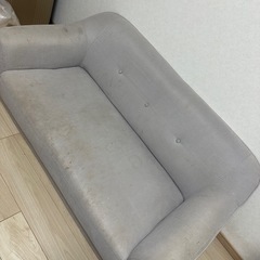 テレビ・テレビ台・ソファの画像