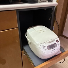 【美品】オーダーメイド食器棚｜家電収納◎スライド棚付きの画像