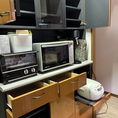 【美品】オーダーメイド食器棚｜家電収納◎スライド棚付きの画像