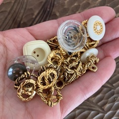 特価　29個　昔の重厚な金ボタン　ブランドボタンなどまとめての画像