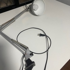 IKEAデスク   SKARSTA 卓上ライト付きの画像