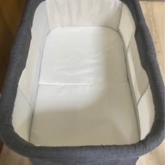 ベビーベッドの画像