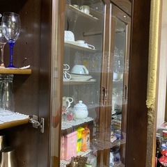 アンティーク家具 30年前 木製ブラウンキャビネット ガラス扉付きの画像