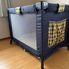 折りたためるベビーサークルの画像