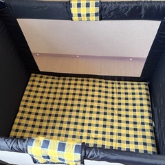 折りたためるベビーサークルの画像