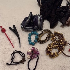 シュシュなどのヘアアクセサリーまとめての画像