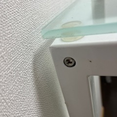 ガラスの天板テーブルと椅子4脚の画像