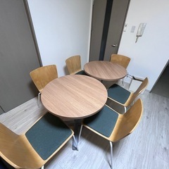OKAMURAのテーブルと椅子。事務所で使っていた物なので美品です。テーブルや椅子の個数相談OKです。の画像