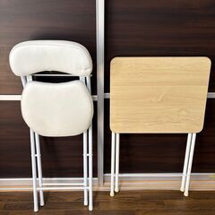 折りたたみテーブル・椅子セットの画像