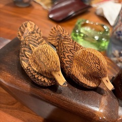 アヒルと鴨の置物の画像