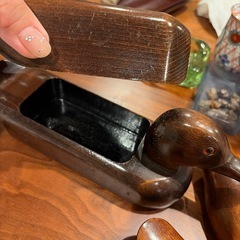 アヒルと鴨の置物の画像