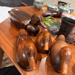 アヒルと鴨の置物の画像