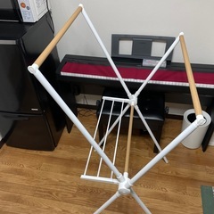 美品【NITORI】コンパクト X型物干し 室内干し 折り畳み式の画像
