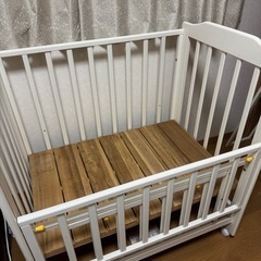 ベビーベッドの画像