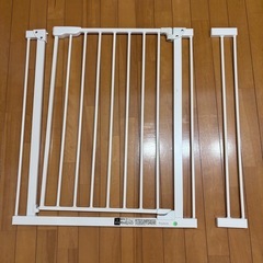 ベビーゲート　スチールゲート　白　拡張フレーム付き
の画像